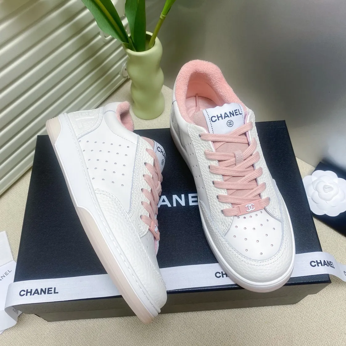 👟👟Ex-factory price 480🐹🐹Women's shoes, women's clothing chanel~~Chanel's latest 2022 panda shoes, skateboard shoes, sneakers, out of stock king @counters are out of stock everywhere〰It's hard to reserve even if you have money❗️ The fresh splicing style is really super nice...Xiaohongshu, Internet celebrity anchors, and blog owners have already started to call ❤ Original calfskin fabric, original towel lining, logo stamping process, two-color T👟👟 ex-factory price U outsole, lasting process, foot pad latex all custom molded... 🎁Supporting packaging 35-40 regular size
